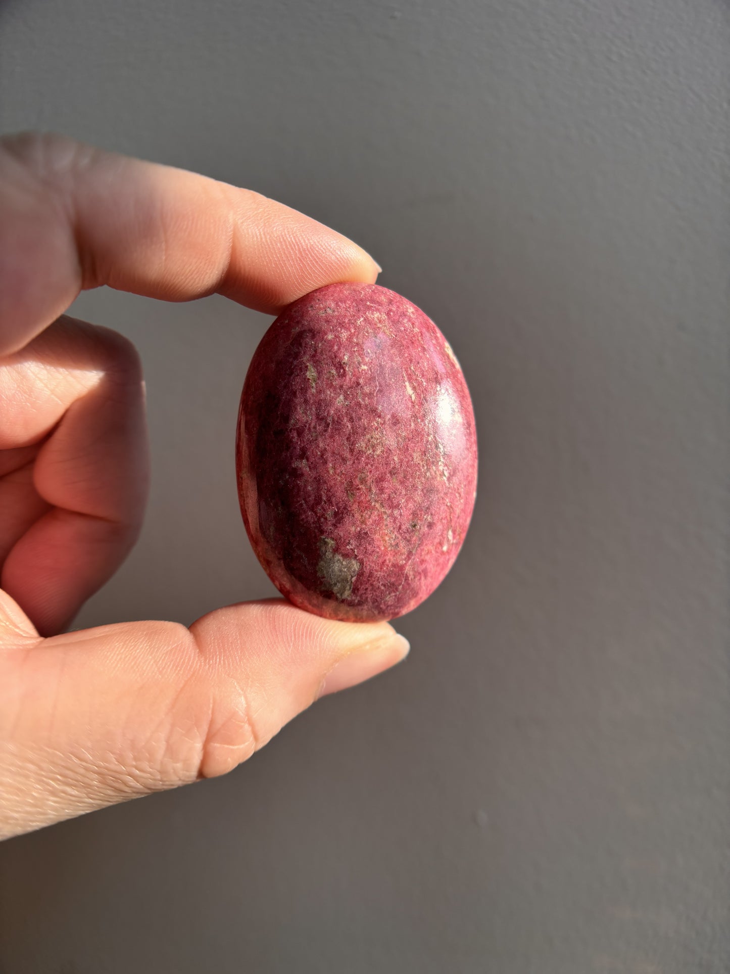 Thulite Palmstone 41.3g