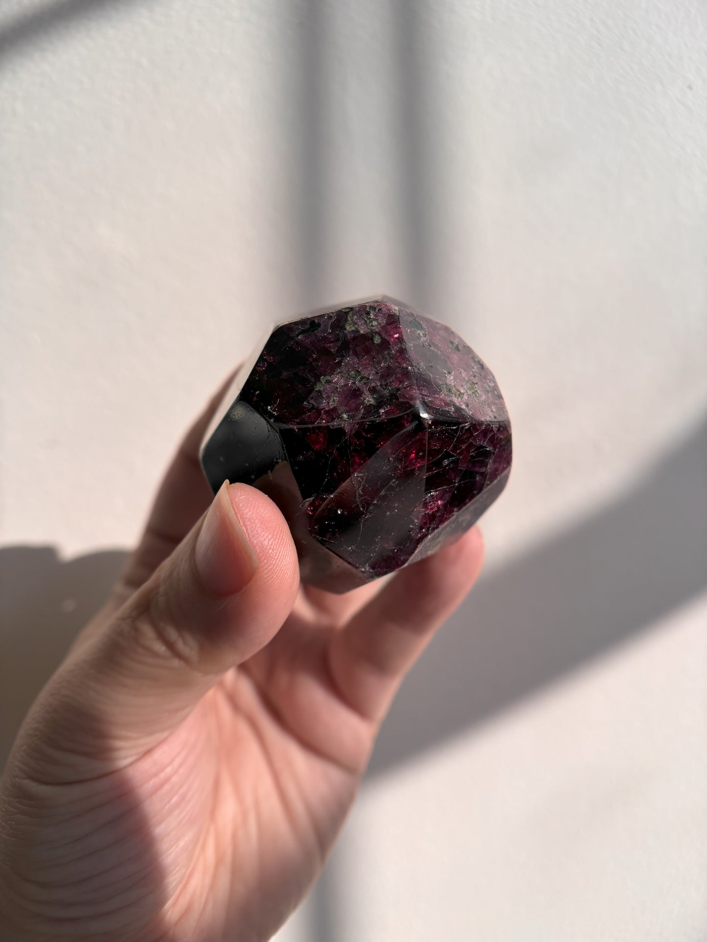 Almandine Garnet Dodecahedron 225g (0.5lbs)