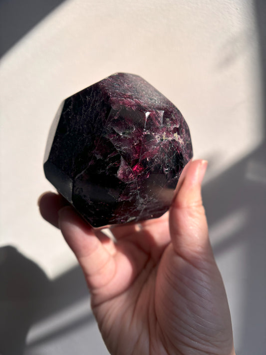 Almandine Garnet Dodecahedron 749g (1.65lbs)