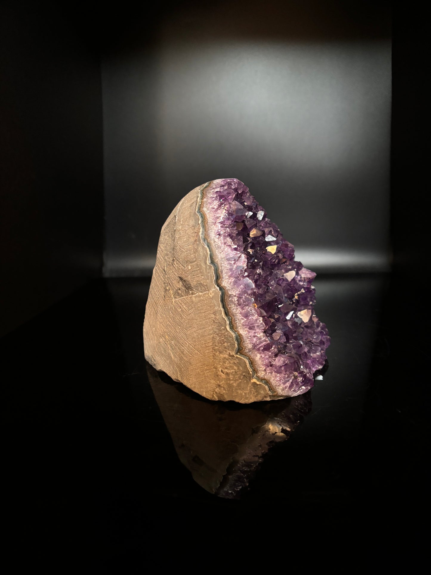 Amethyst Cutbase 576g