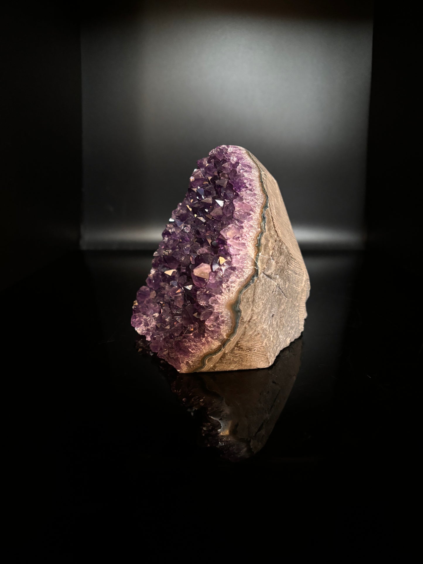 Amethyst Cutbase 576g