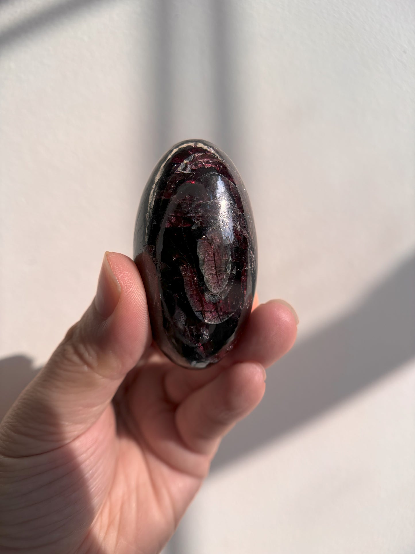 Garnet Lingam 123g