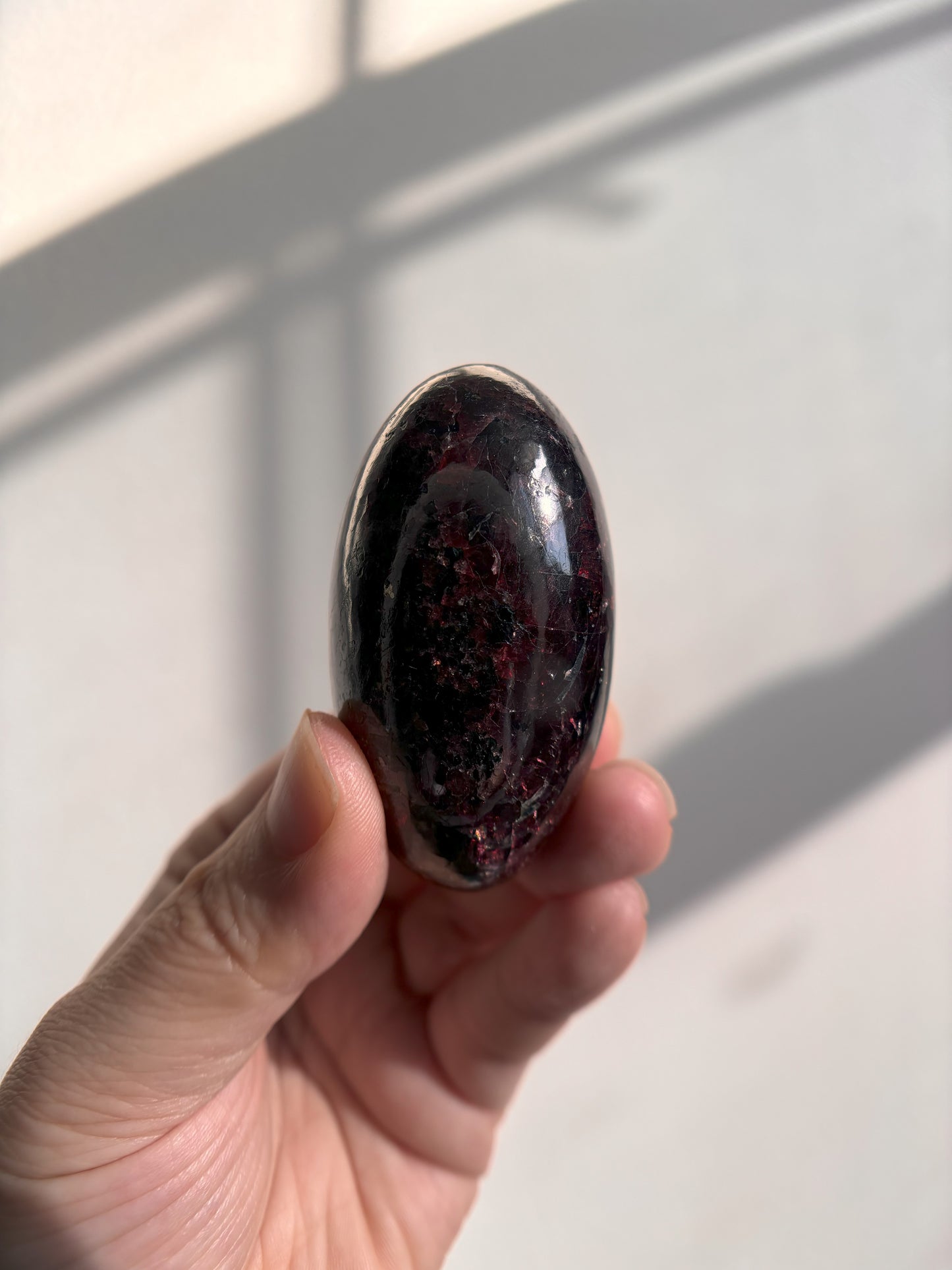 Garnet Lingam 133g