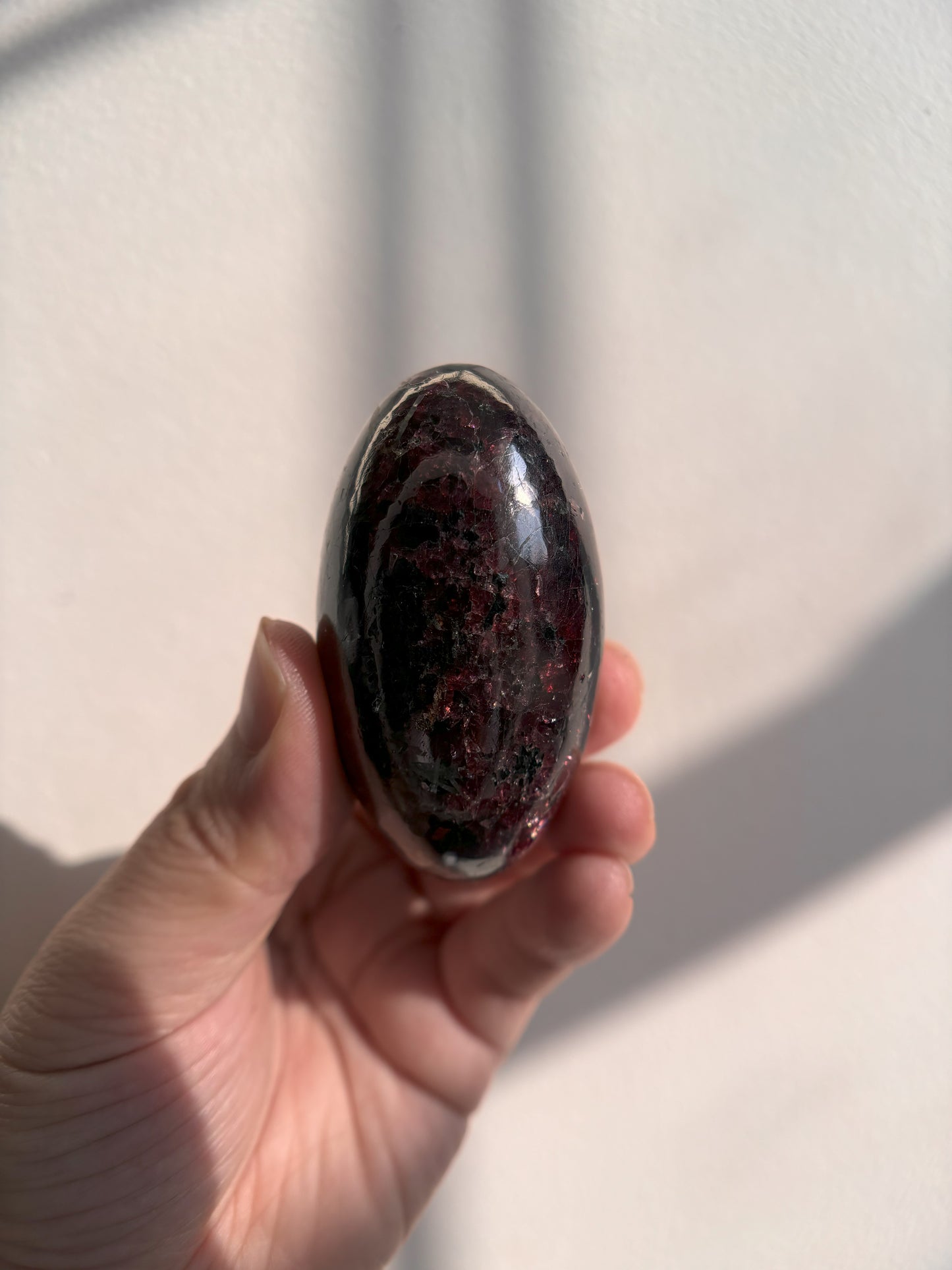 Garnet Lingam 133g