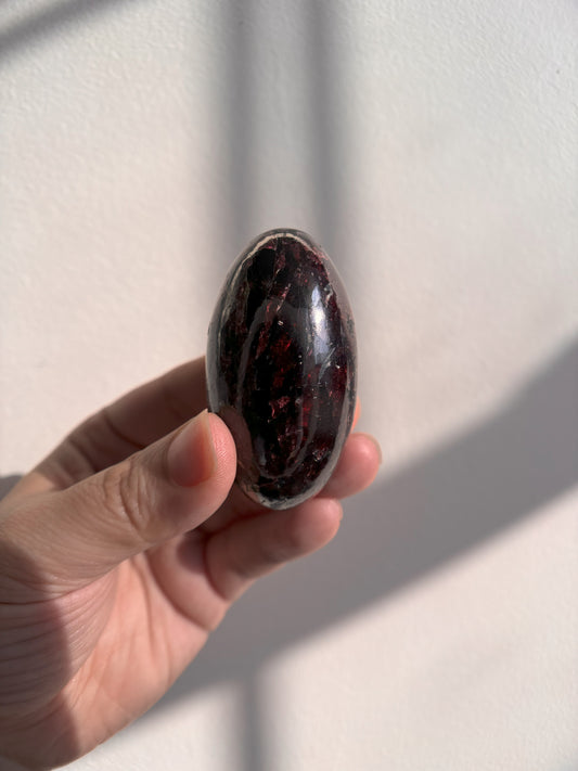 Garnet Lingam 133g