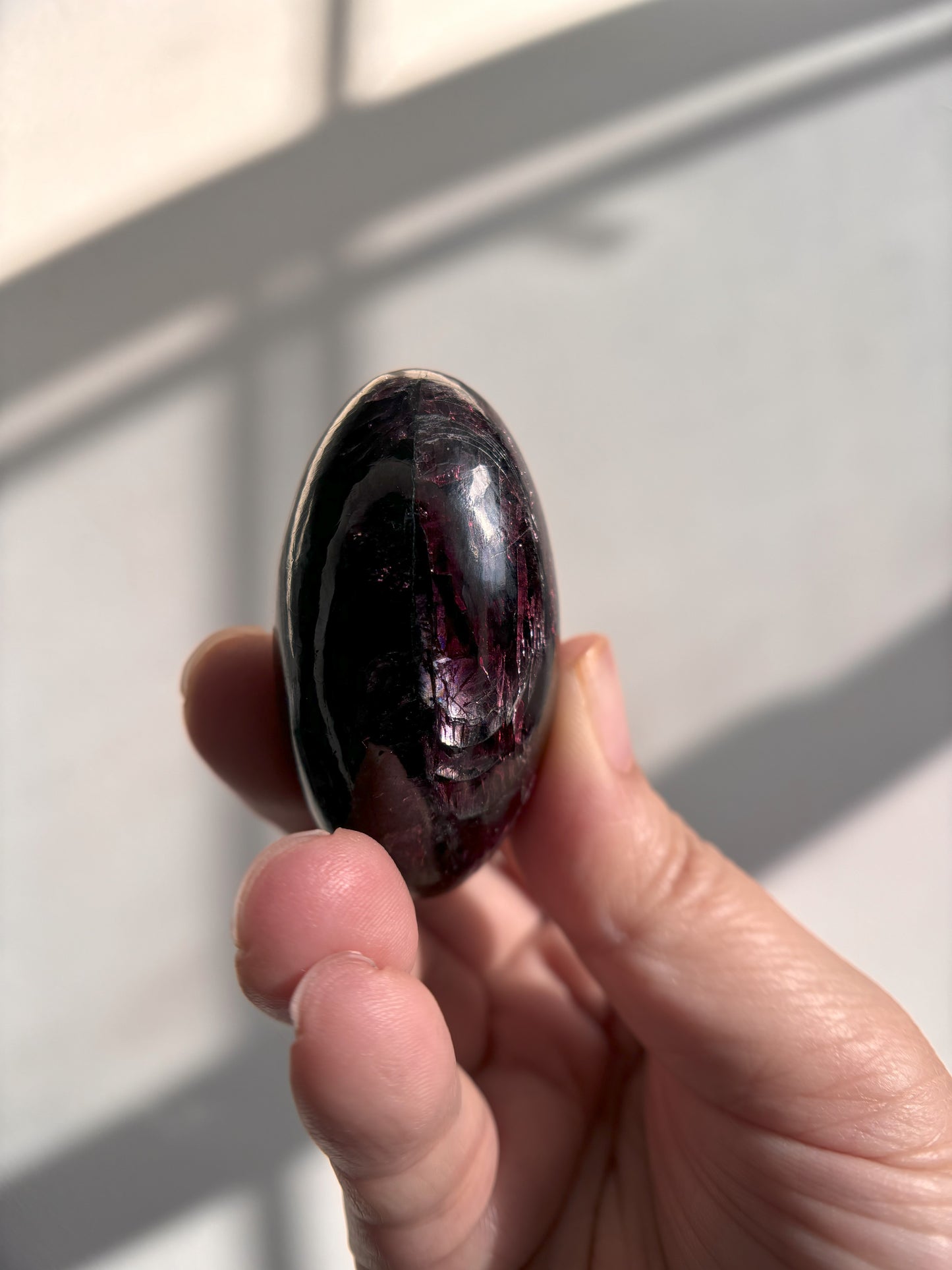 Garnet Lingam 82g