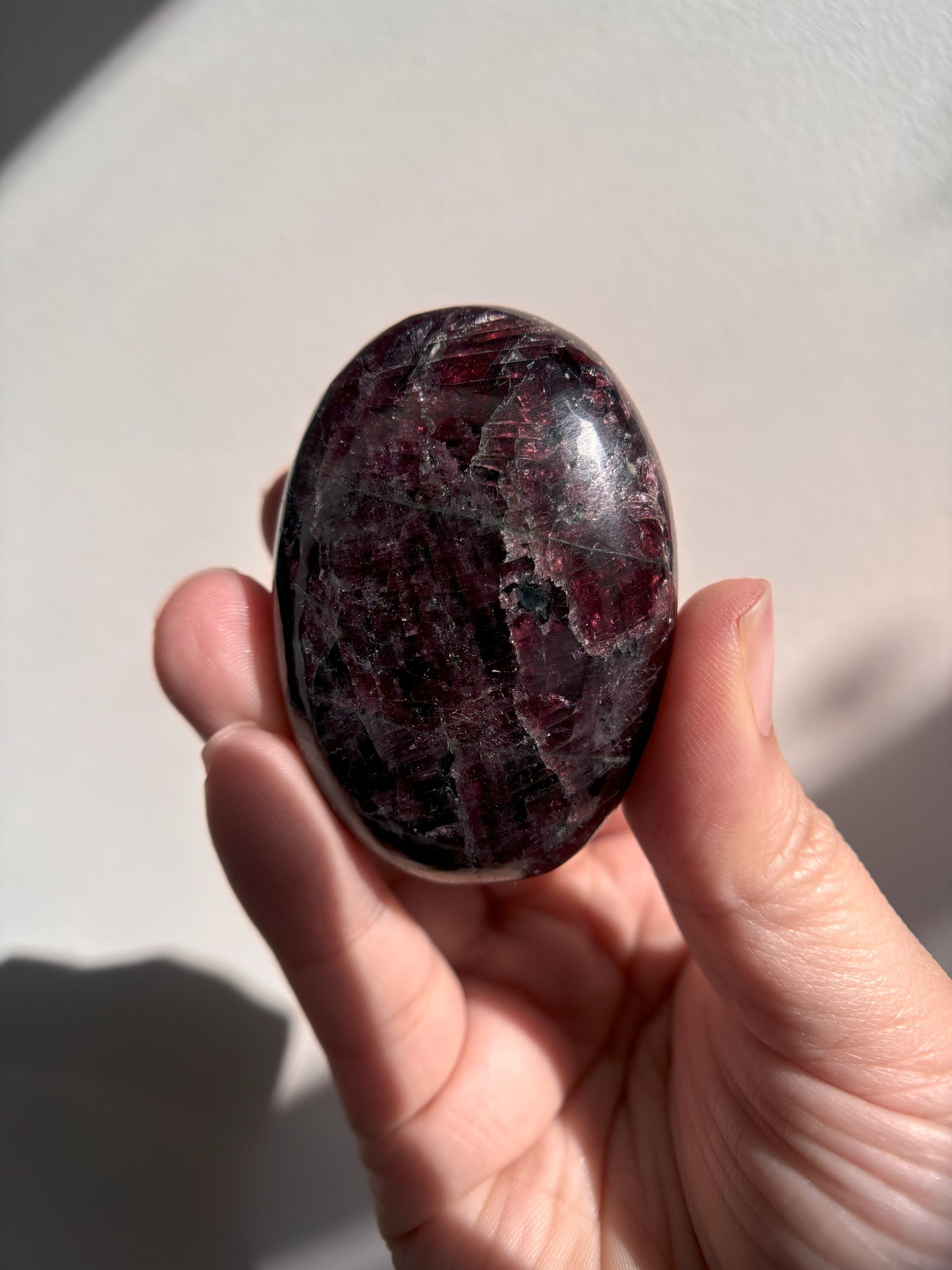 Garnet Palmstone 124g