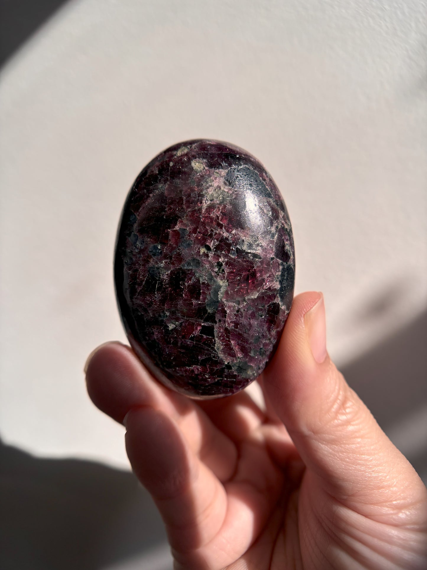 Garnet Palmstone 124g