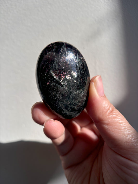 Garnet Palmstone 78g