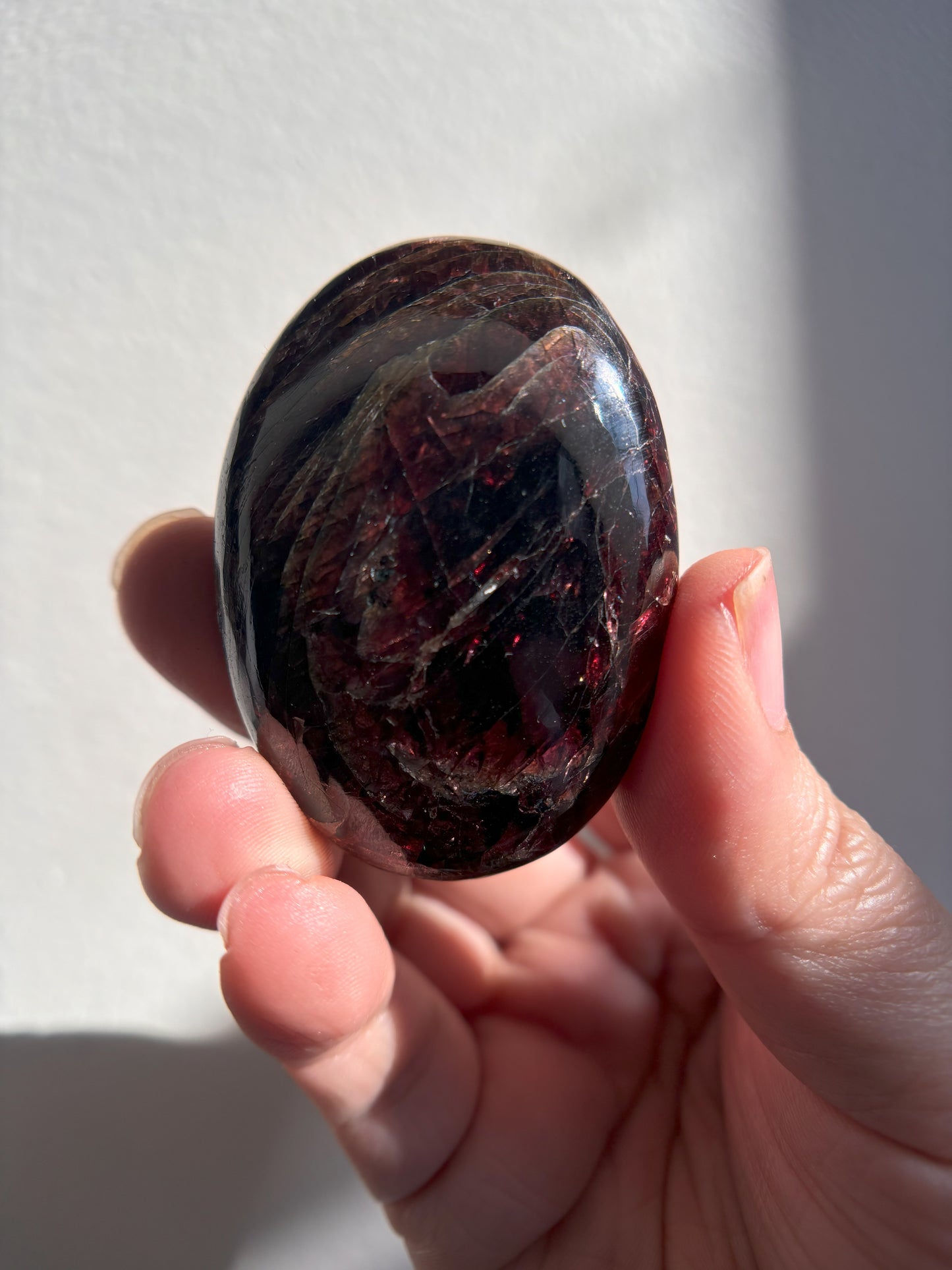 Garnet with Quartz Palmstone 84g