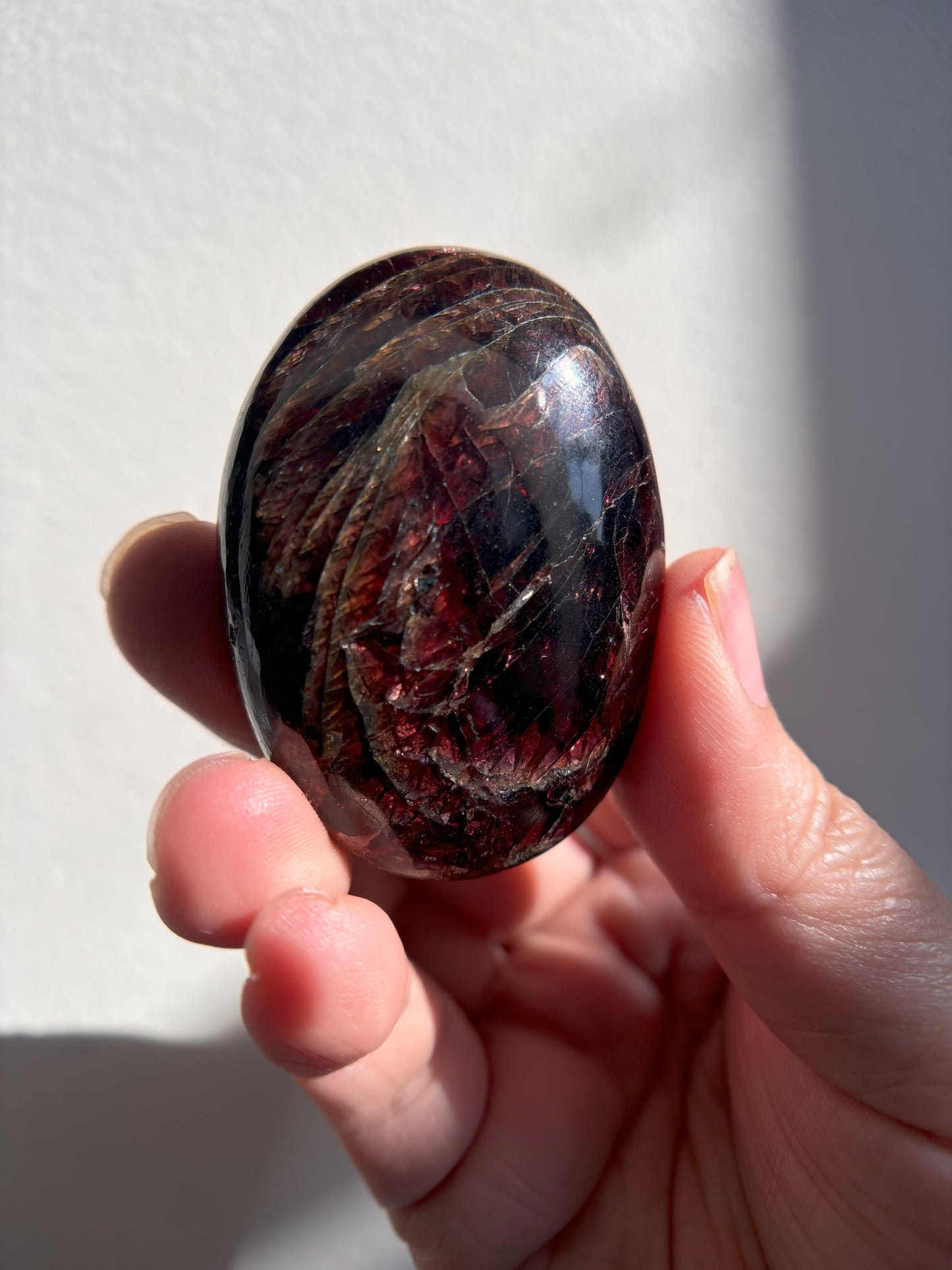 Garnet with Quartz Palmstone 84g