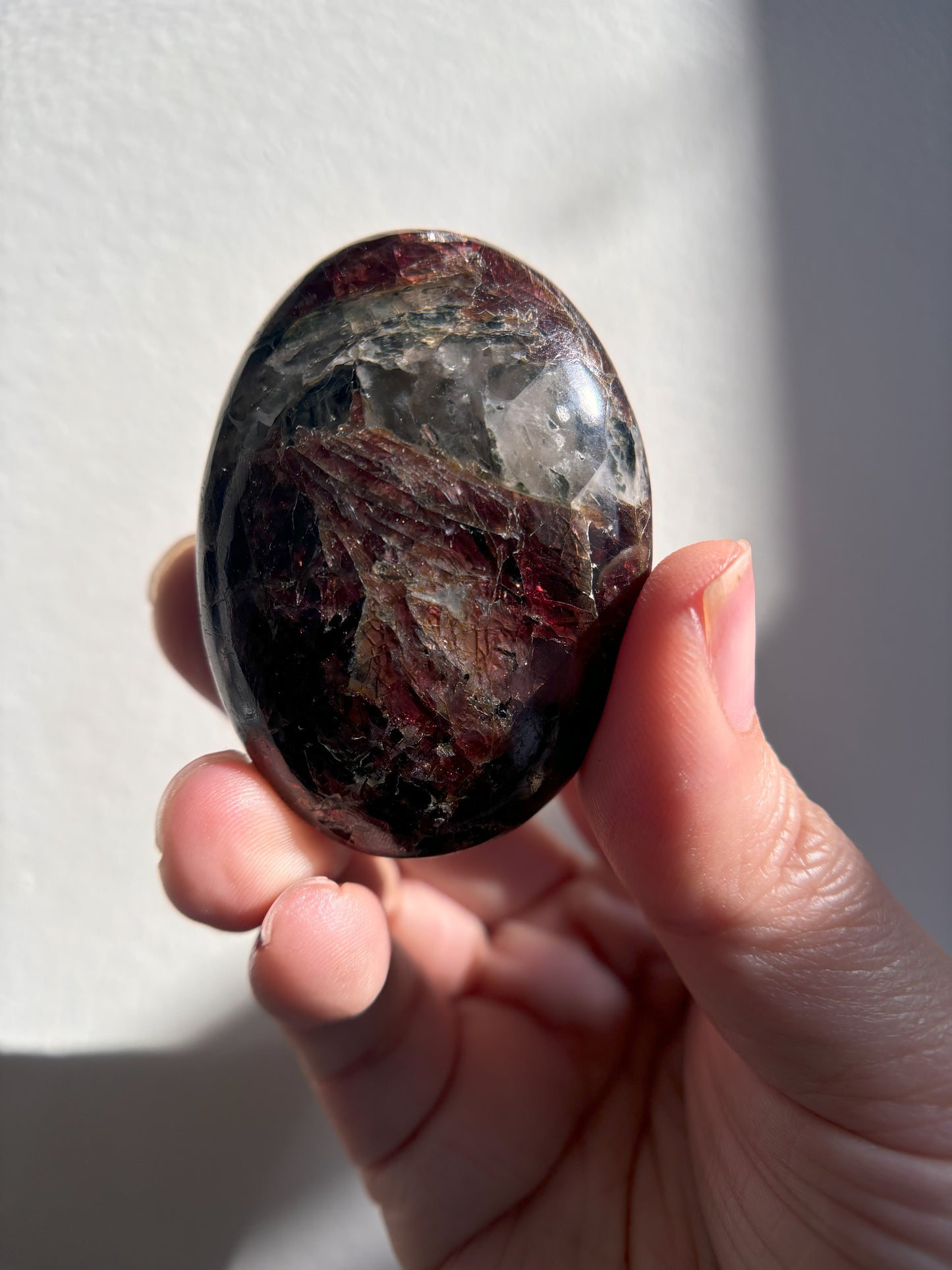 Garnet with Quartz Palmstone 84g