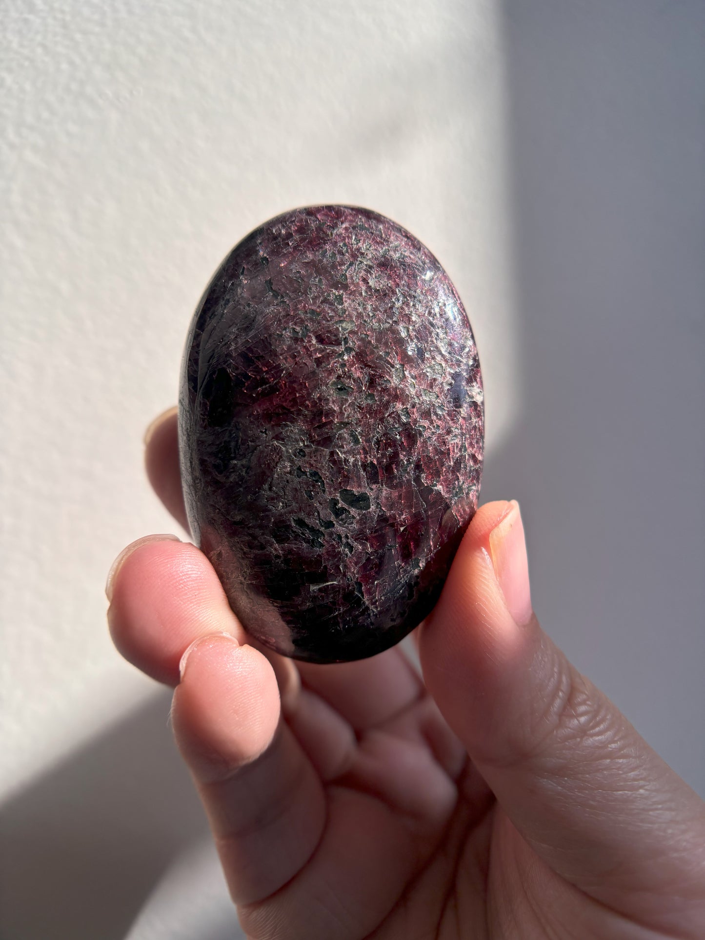 Garnet Palmstone 85.3g