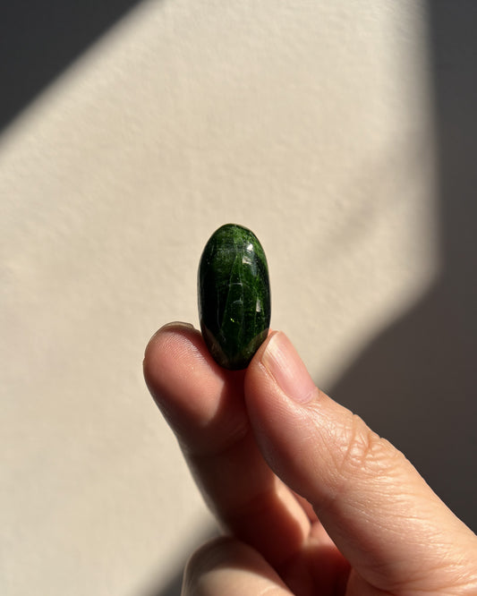 High-Grade Chrome Diopside Lingam 8.7g