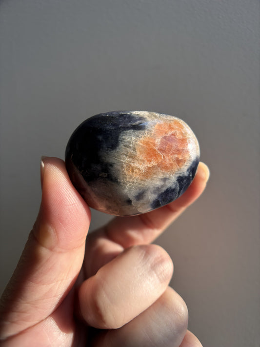 Iolite with Sunstone 52g