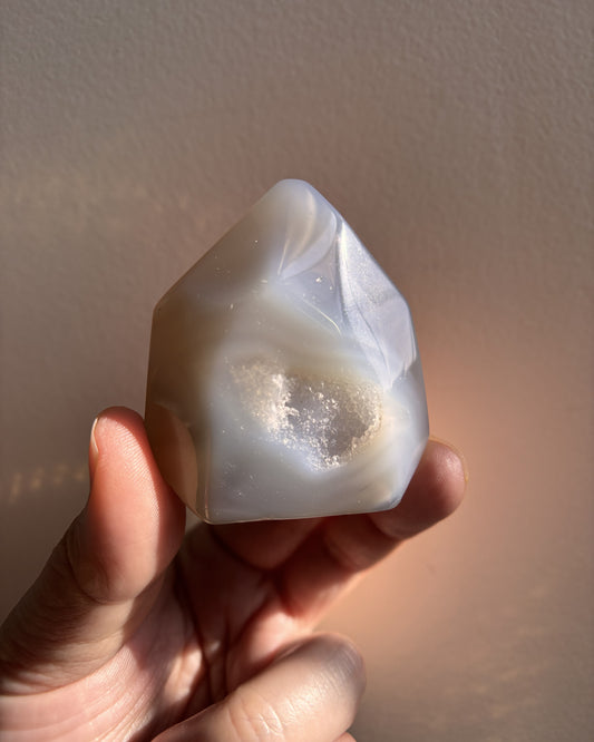 Mini Agate Standing Point 67g