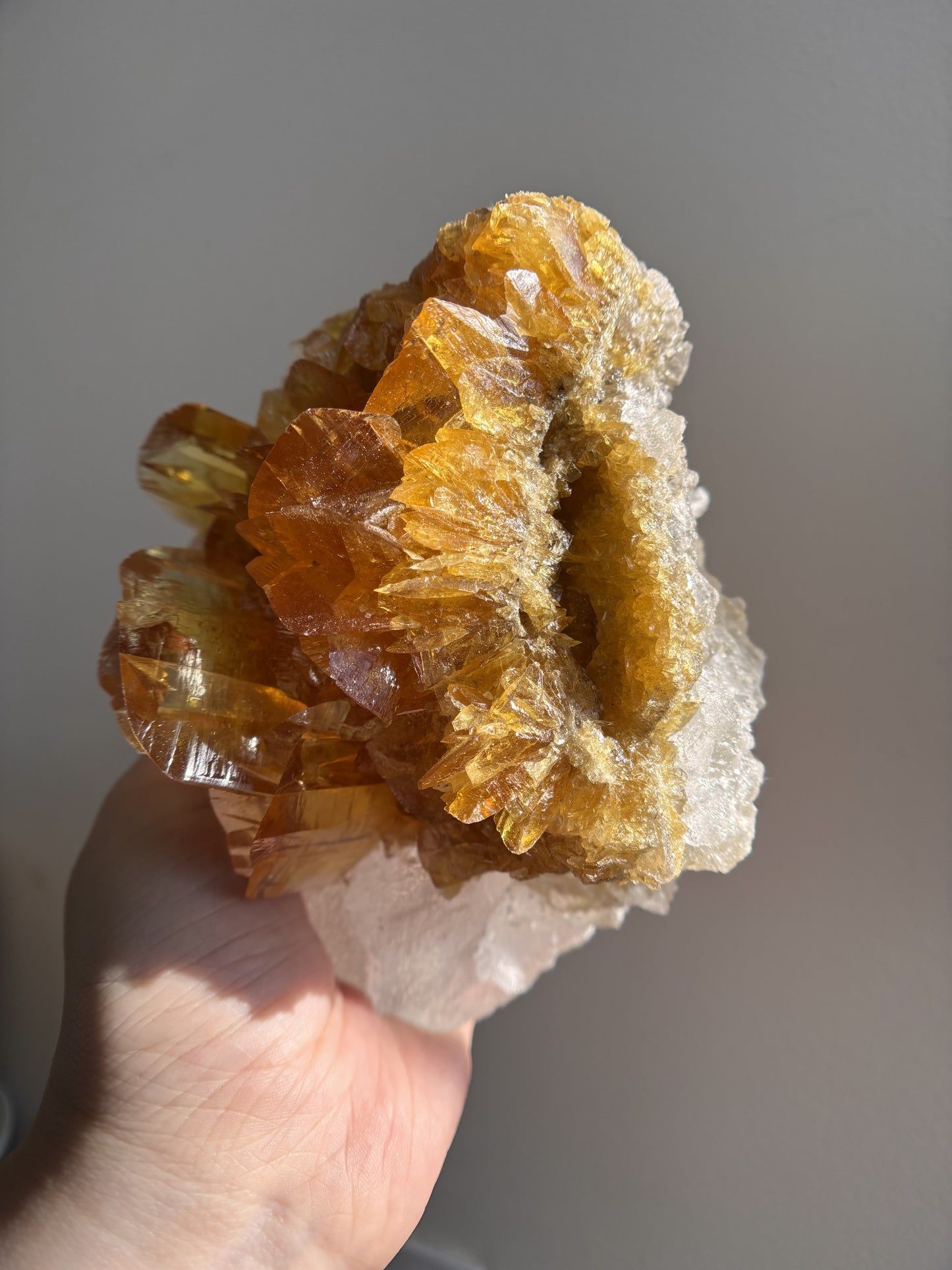 Peruvian Golden Selenite with Sugary Halite 1.07kg (2.36lbs)
