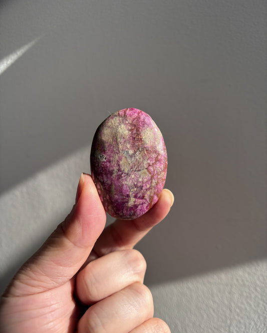 Pink Cobaltocalcite Palmstone 30.8g