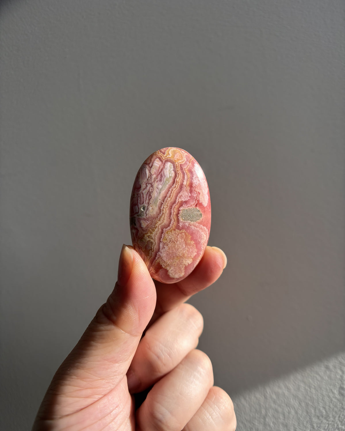 Rhodochrosite Palmstone 37.6g