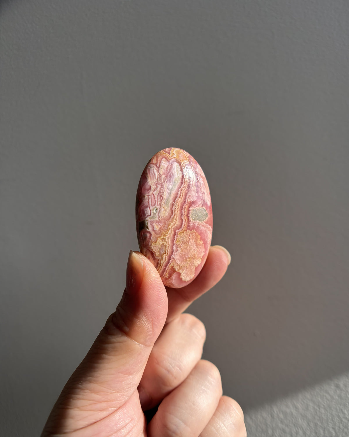 Rhodochrosite Palmstone 37.6g