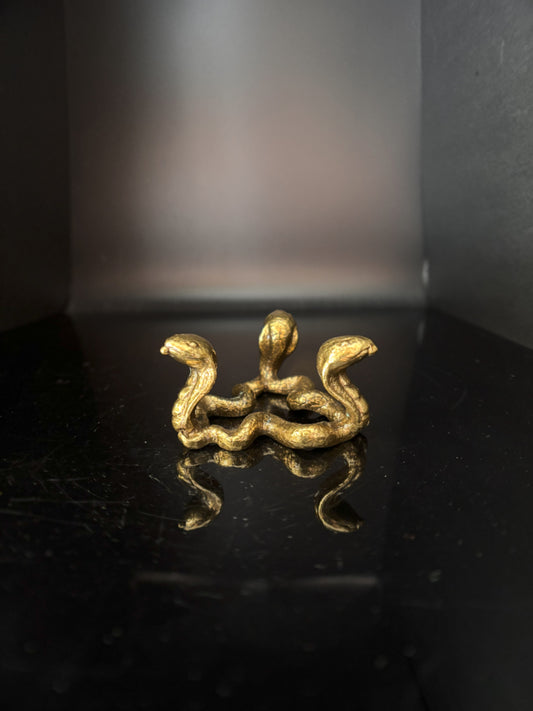 Coiled Guardian Sphere Stand