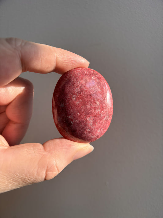 Thulite Palmstone 41.6g