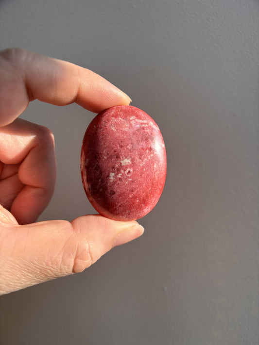 Thulite Palmstone 47g