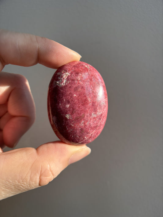 Thulite Palmstone 51g