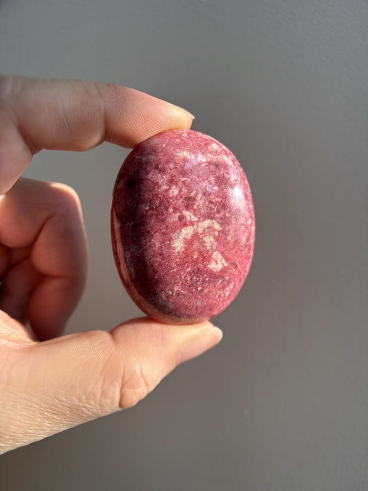 Thulite Palmstone 70g